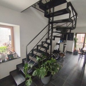 Escalier limon crémaillère et marches en acier patiné Escalier limon crémaillère et marches en acier patiné