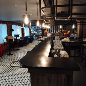 bar en acier patiné et inox bar en acier patiné et inox