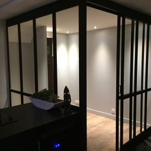 Bureau avec verrière coulissante vitrée