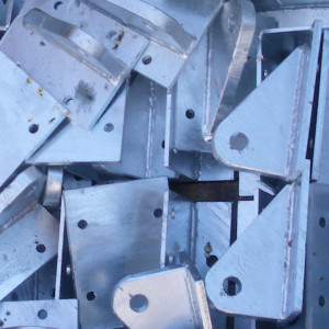 Ferrures en acier galvanisée pour assemblage de charpente bois