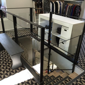 Garde corps en verre et métal