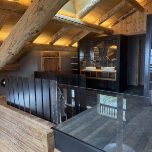 garde corps verre suivi d'un escalier atypique en acier patiné garde corps verre suivi d'un escalier atypique en acier patiné