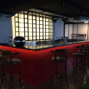 bar acier laqué + étagère métal / bois bar acier laqué + étagère métal / bois