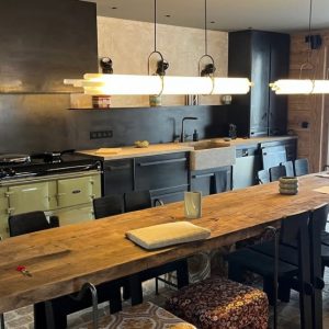 cuisine et pied de table en acier patiné cuisine et pied de table en acier patiné